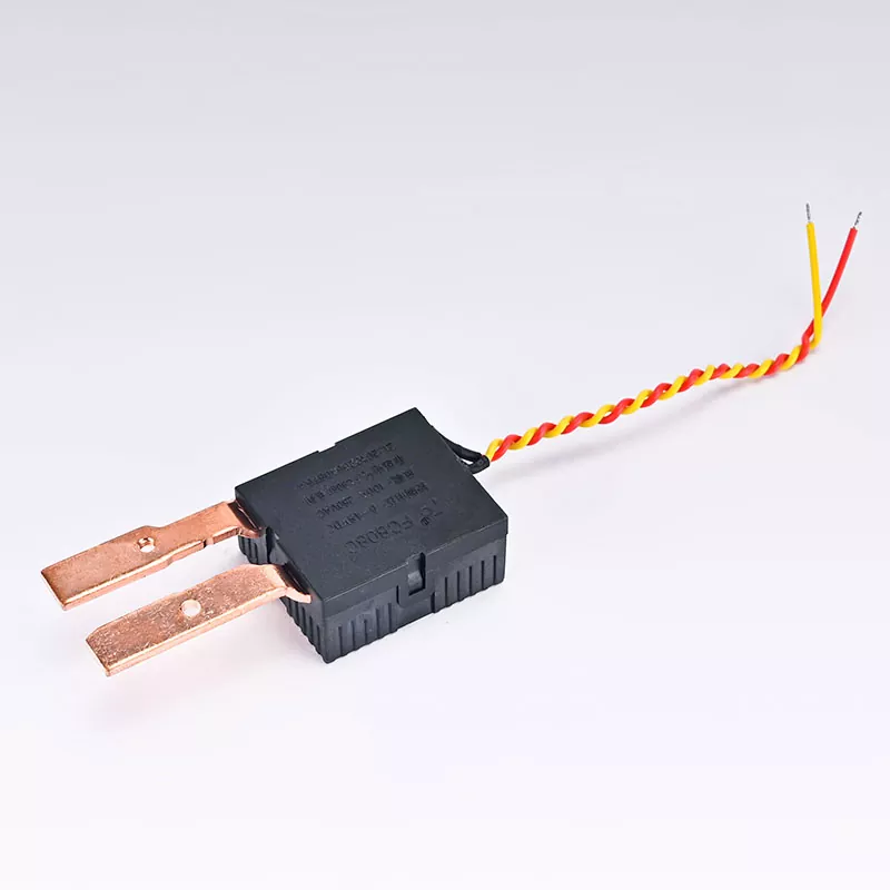 Trójfazowy przekaźnik zatrzaskowy 7P typu szynowego Trójfazowy przekaźnik zatrzaskowy 7P typu szynowego